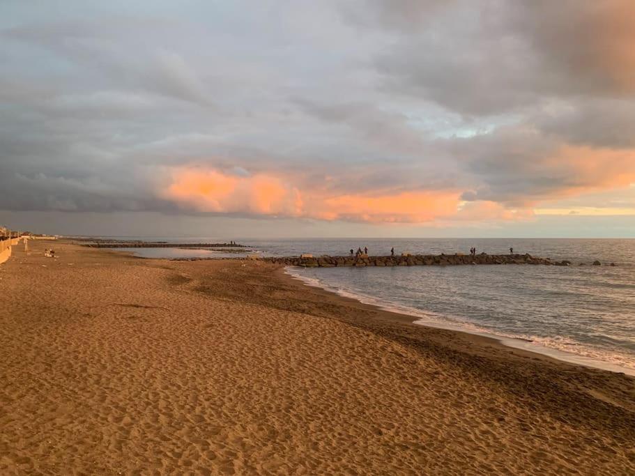 Rome'S Harbour All Year Lido di Ostia Bagian luar foto